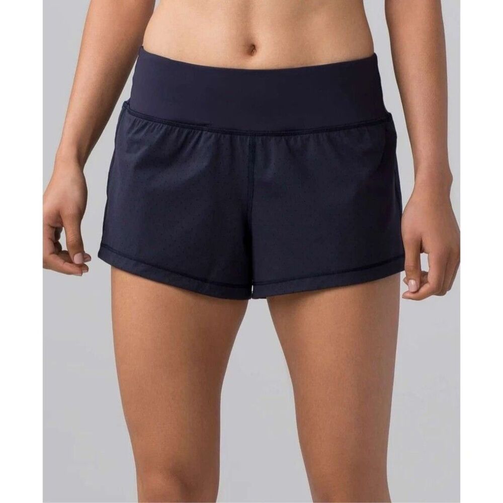 LULULEMON Women's EUC black Size 8 Final Lap 2.5" athletic shorts